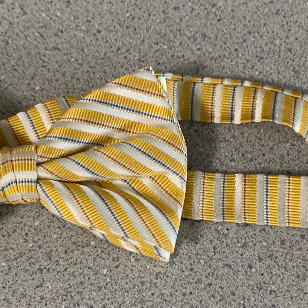 Bow tie
